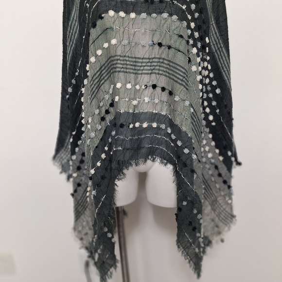 DEMDACO Grey & Black Boho Fringe Southwestern Artisan Western Poncho One Size - Picture 4 of 15